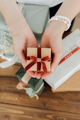 Experiences vs. Material Gifts: Delving into the Trend of Experiential Gifting